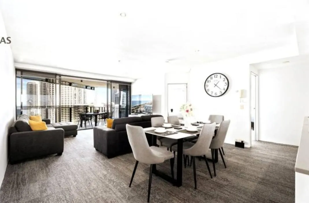 Circle On Cavill 3 Bedroom 2 Bathroom Ocean And River View Gold Coast Australia