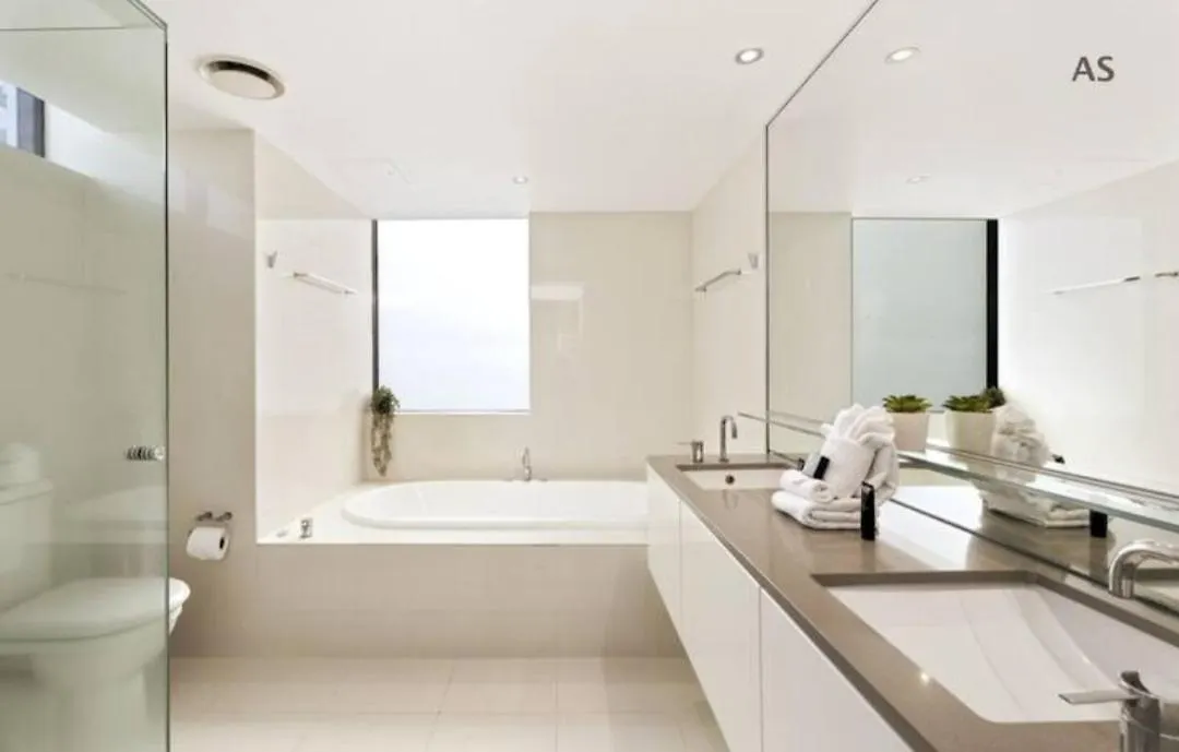 Circle On Cavill 3 Bedroom 2 Bathroom Ocean And River View Gold Coast Australia