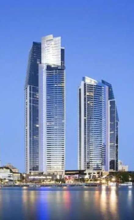 Circle On Cavill 3 Bedroom 2 Bathroom Ocean And River View Gold Coast