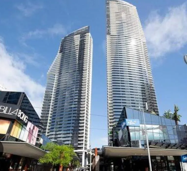 Circle On Cavill 3 Bedroom 2 Bathroom Ocean And River View Gold Coast Apartment