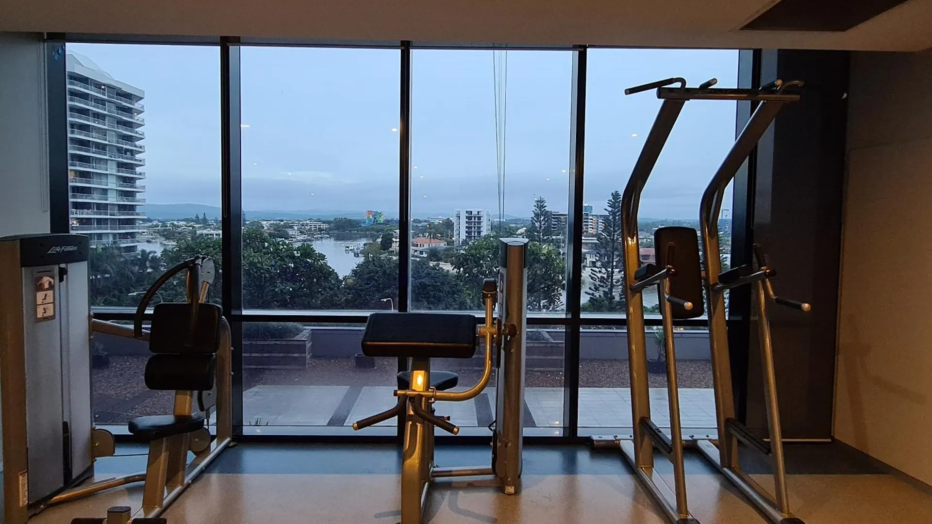 Apartment Circle On Cavill 3 Bedroom 2 Bathroom Ocean And River View Gold Coast