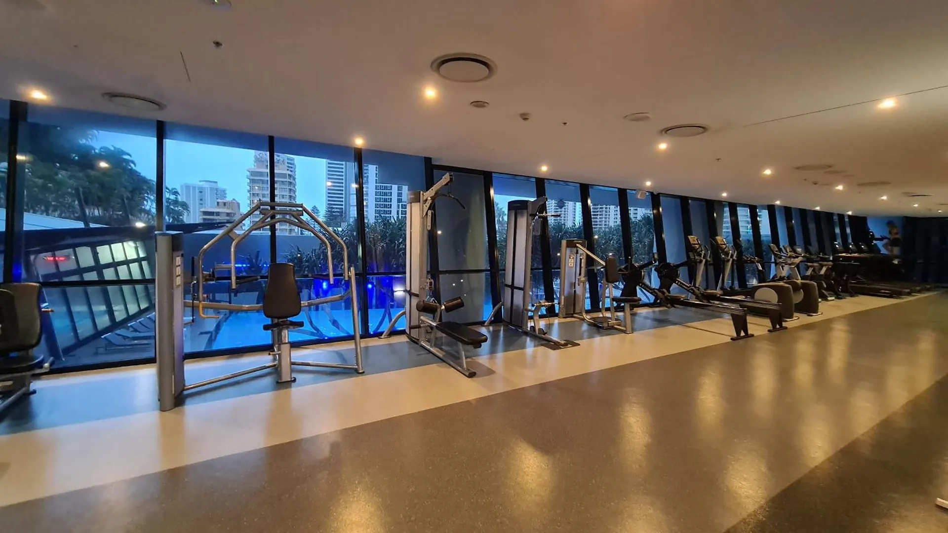 Circle On Cavill 3 Bedroom 2 Bathroom Ocean And River View Gold Coast Australia
