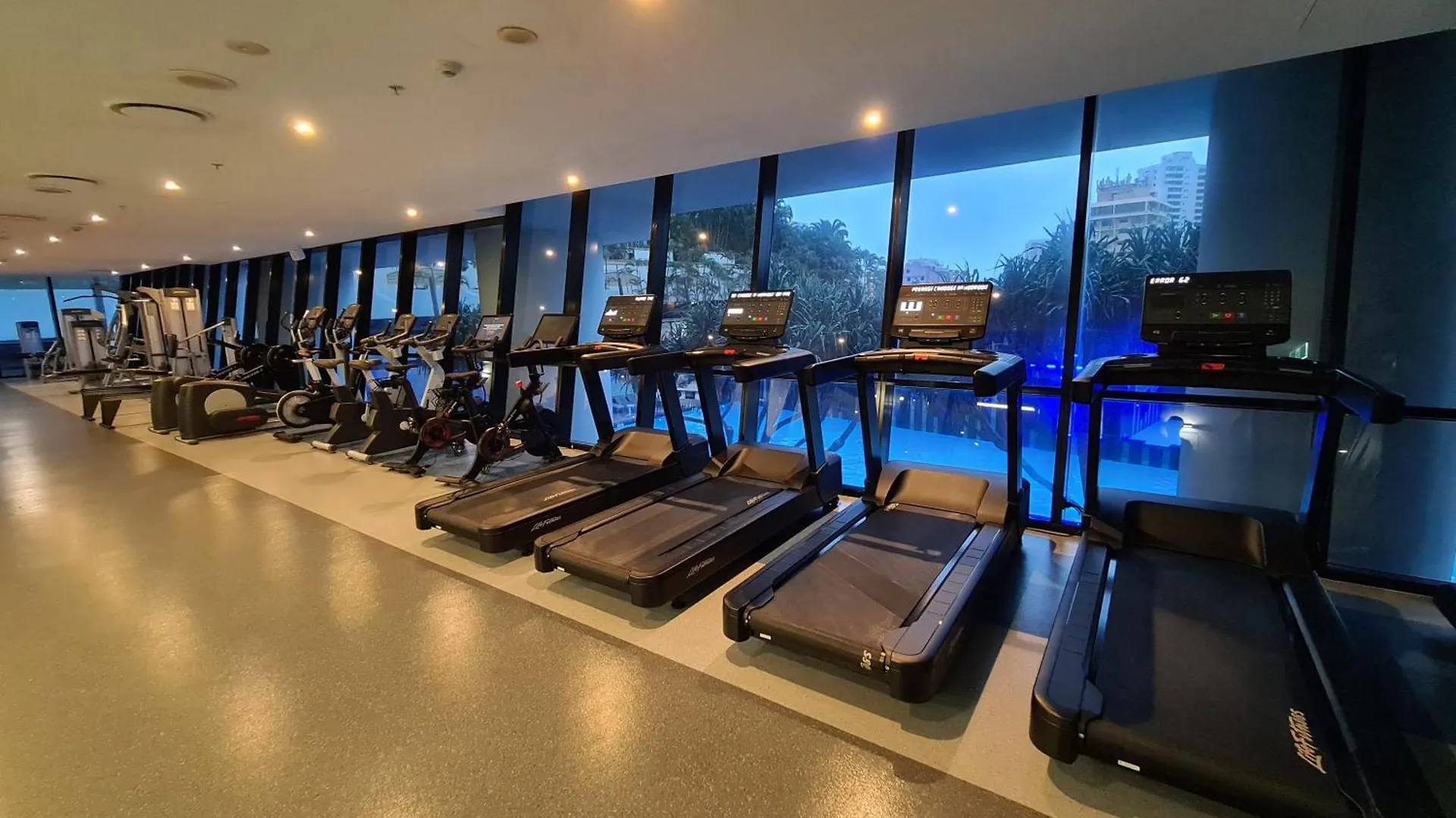 Circle On Cavill 3 Bedroom 2 Bathroom Ocean And River View Gold Coast 0*,  Australia