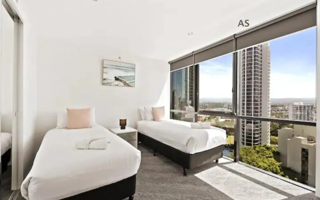 Apartment Circle On Cavill 3 Bedroom 2 Bathroom Ocean And River View Gold Coast