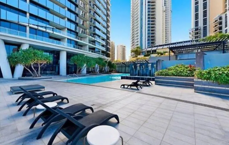 Circle On Cavill 3 Bedroom 2 Bathroom Ocean And River View Gold Coast Australia