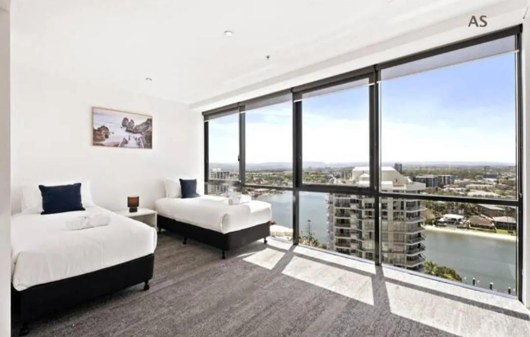Circle On Cavill 3 Bedroom 2 Bathroom Ocean And River View Gold Coast 0*,  Australia