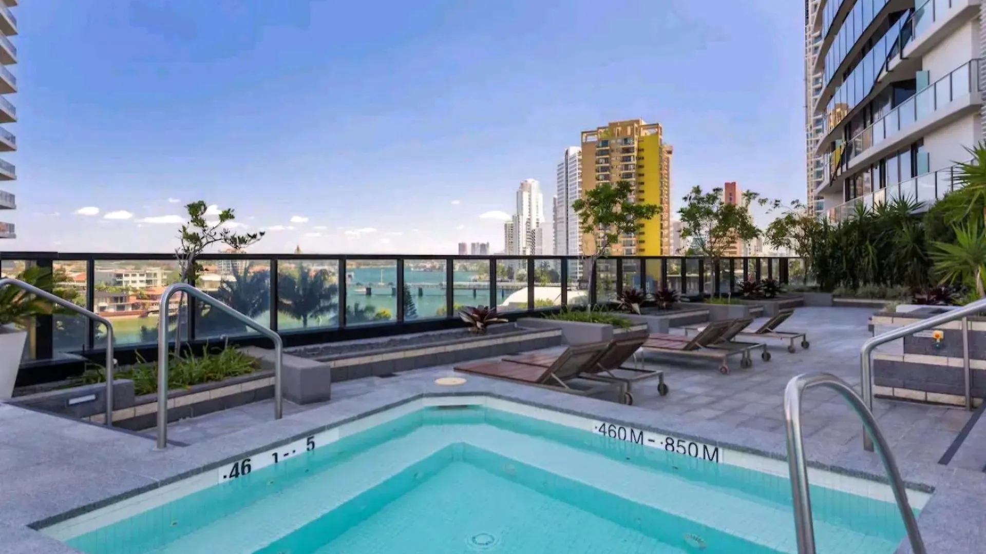 Circle On Cavill 3 Bedroom 2 Bathroom Ocean And River View Gold Coast Apartment