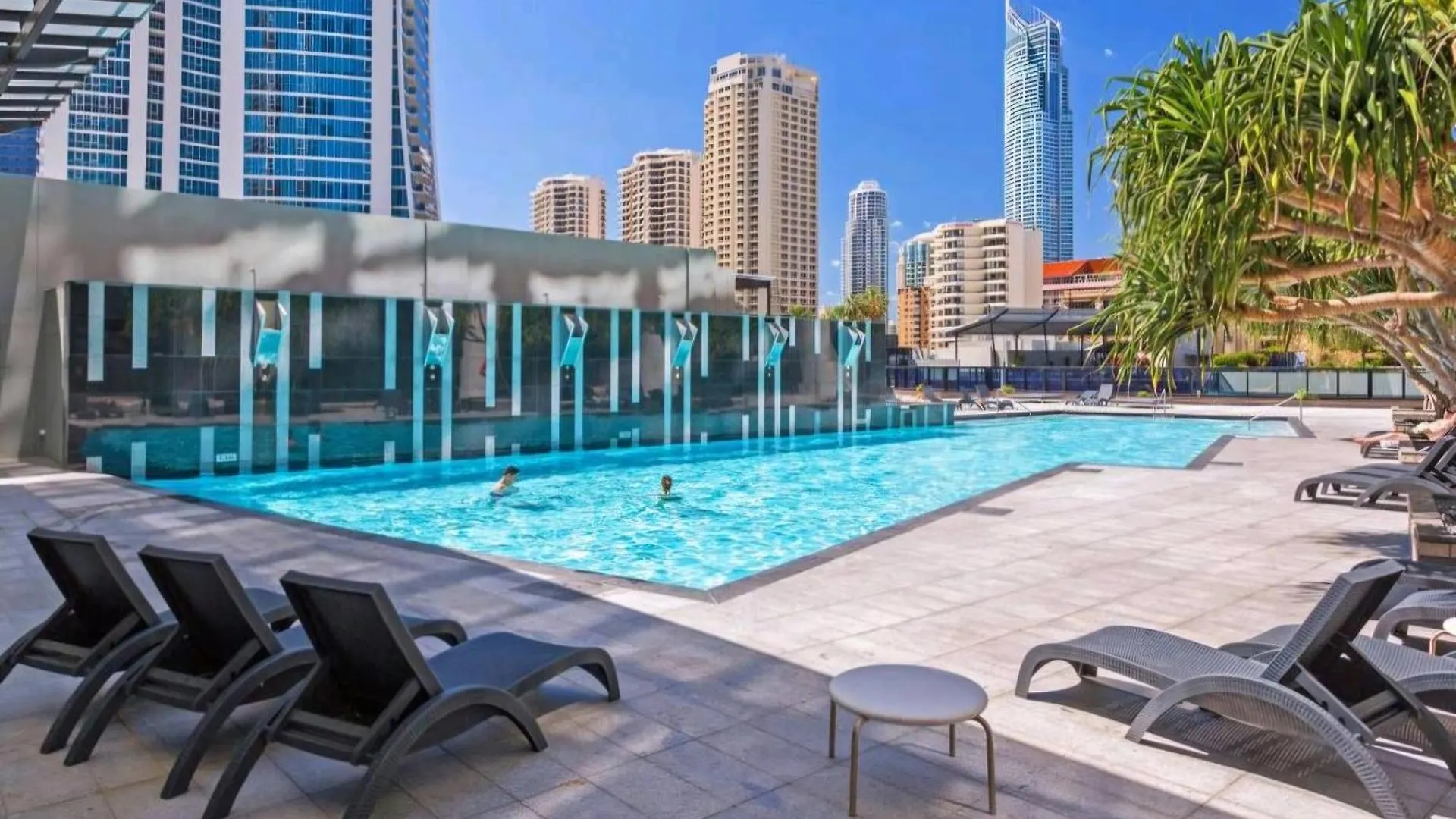 Circle On Cavill 3 Bedroom 2 Bathroom Ocean And River View Gold Coast