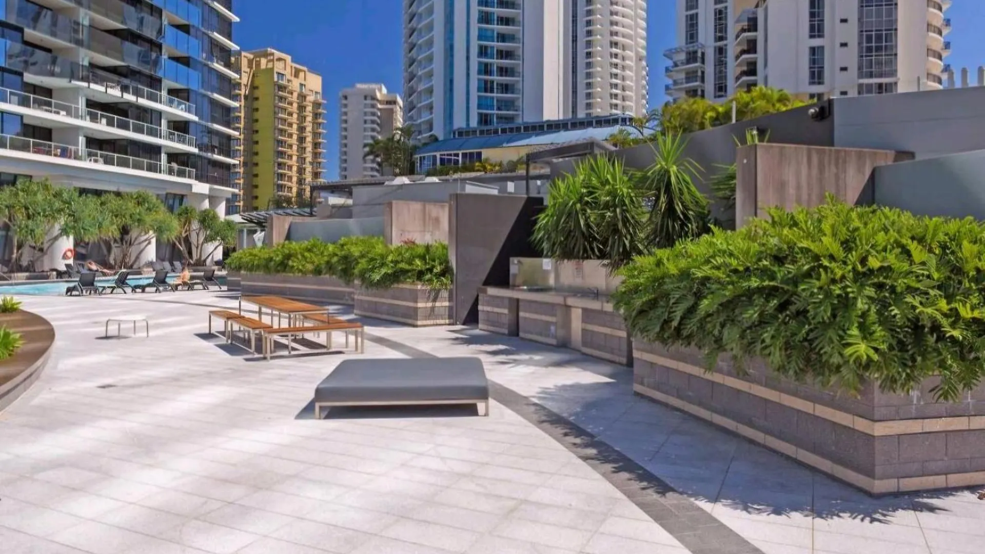 Circle On Cavill 3 Bedroom 2 Bathroom Ocean And River View Gold Coast
